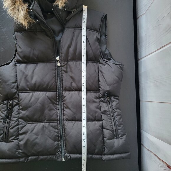 Maurices Women’s L, Quilted Puffer Vest w/ Removable Faux Fur Hood, Black, EUC - Picture 8 of 9